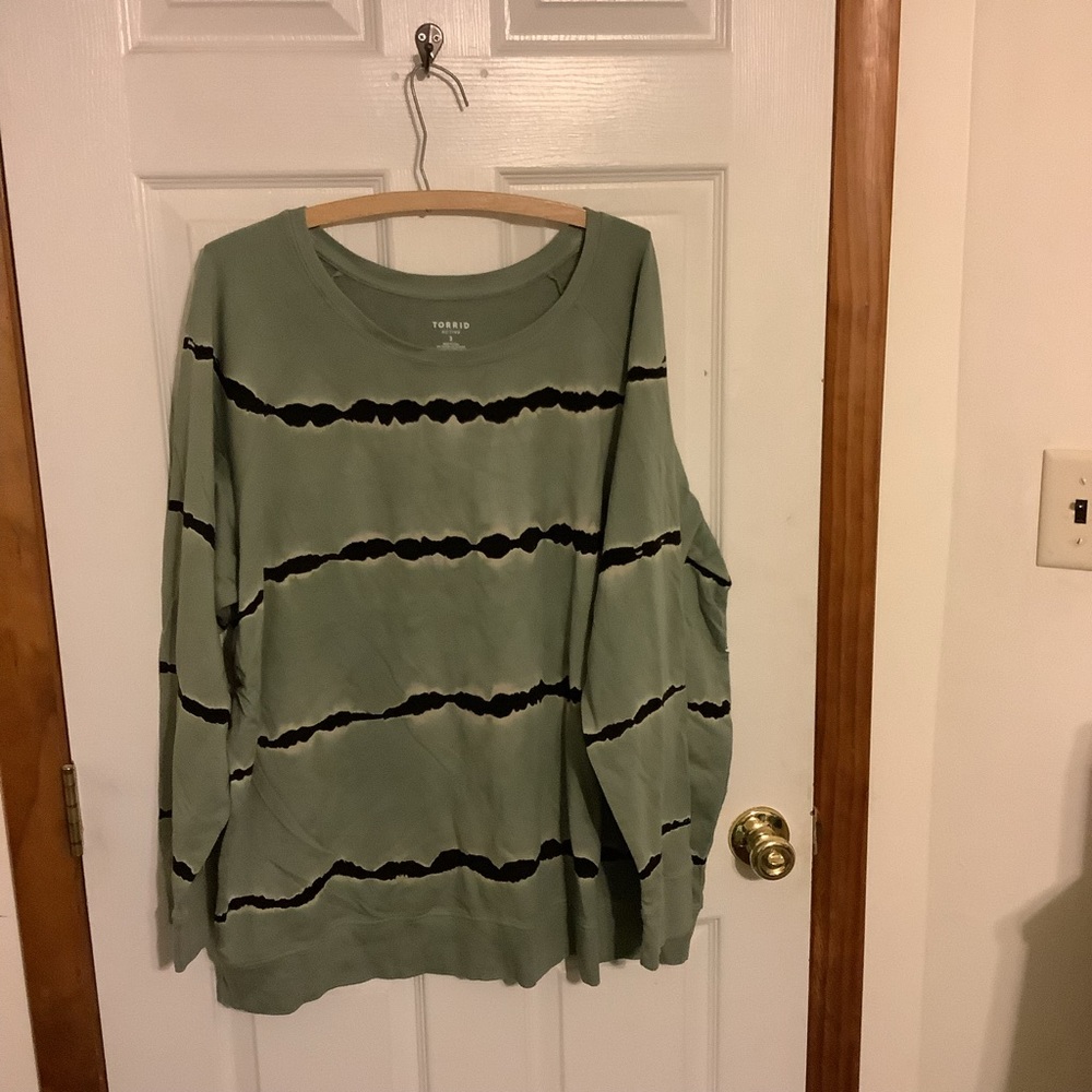NWOT Torrid GREEN & BLACK TIE-DYE FRENCH TERRY ACTIVE SWEATSHIRT